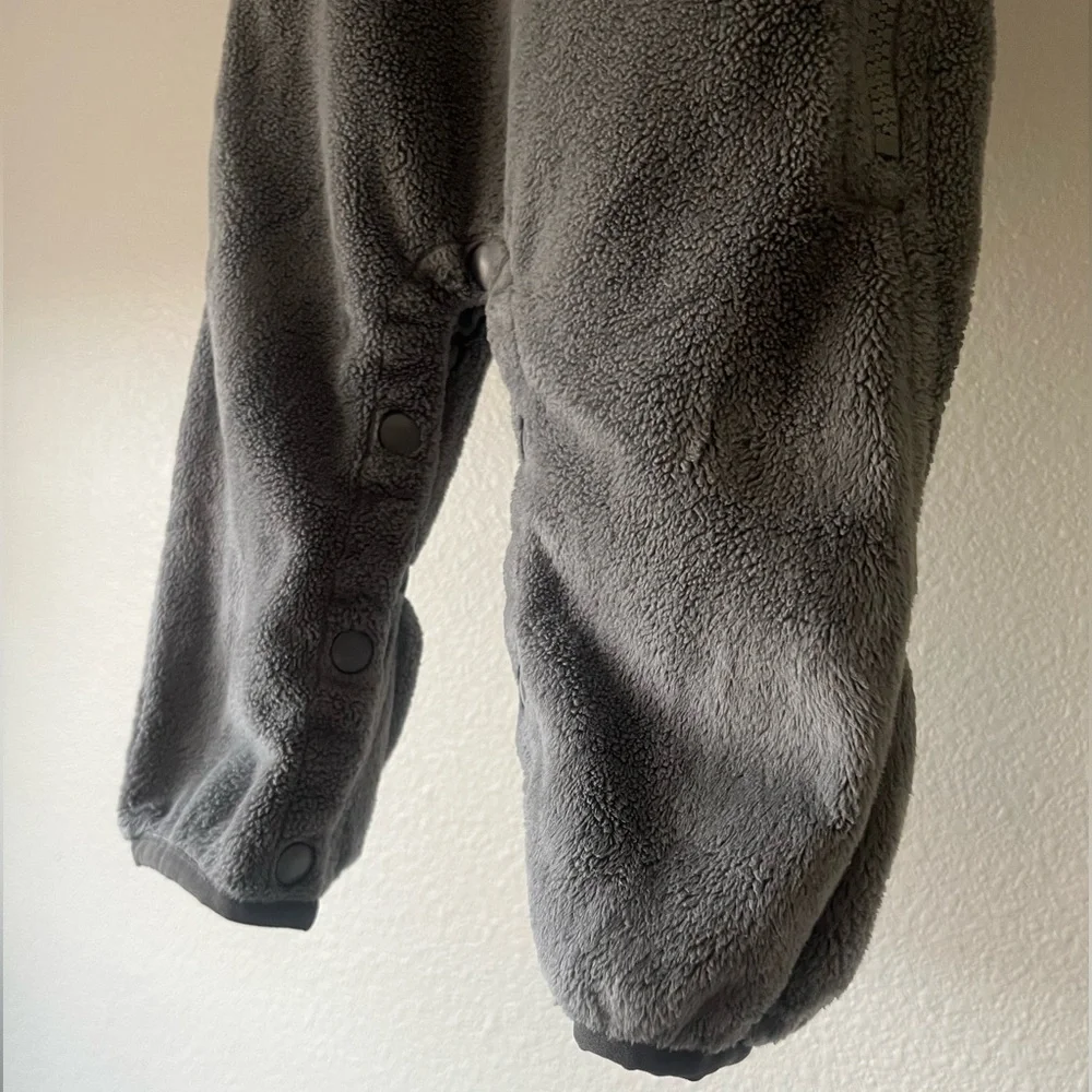 The North Face gray babies fleece. - Picture 5 of 6